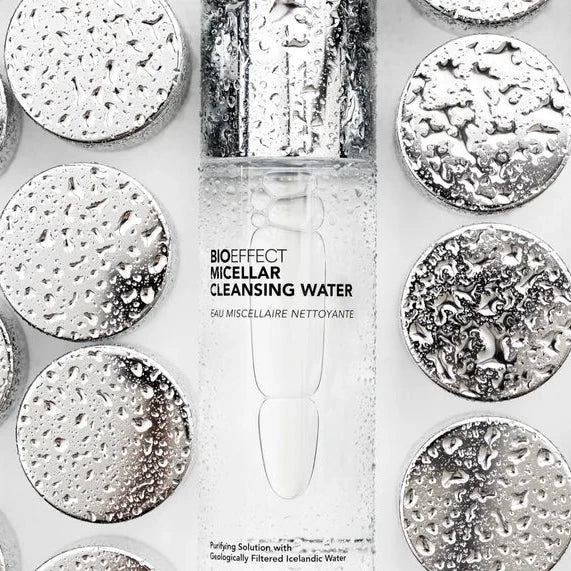 Agua micelar BIOEFFECT sin aceites sobre fondo blanco