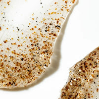 Textura del exfoliante volcánico BIOEFFECT con partículas de lava volcánica