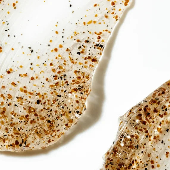 Textura del exfoliante volcánico BIOEFFECT con partículas de lava volcánica