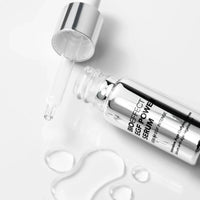 Power Sérum EGF BIOEFFECT con gotas visibles del producto