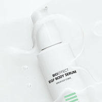 Sérum Corporal EGF BIOEFFECT - textura ligera con gotas de producto